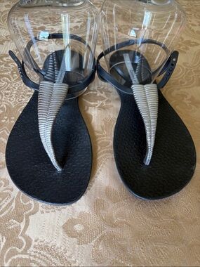 Ipanema Black/Silver Thong Sandals US8